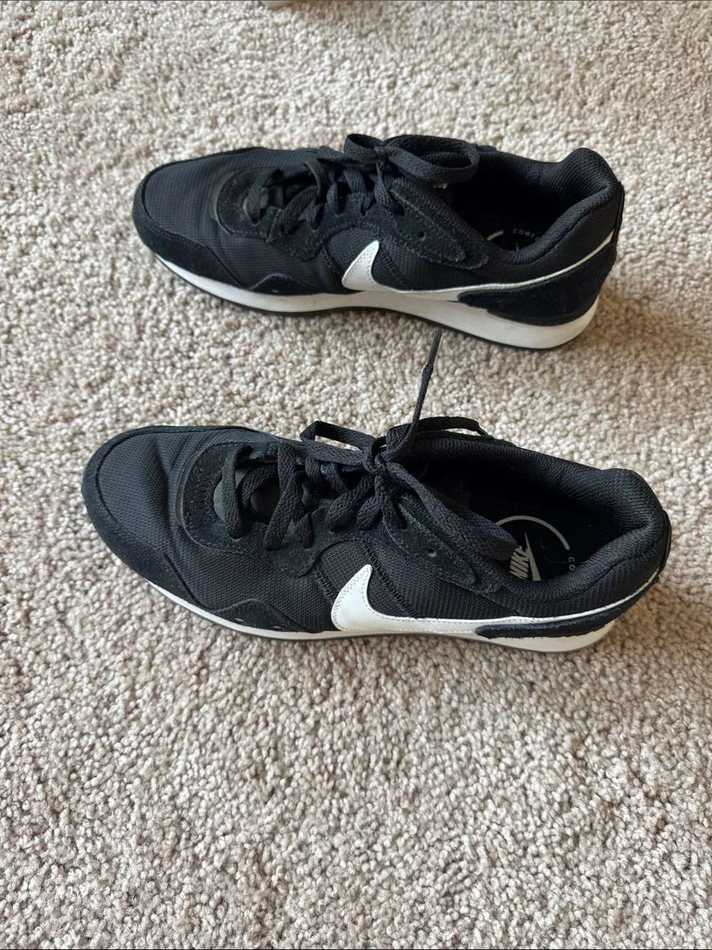 Nike Ventured Runner Men's Athletic Tie Lace Premium Sports Shoes Black size 8